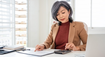 Tax accountant working on R&D expensing