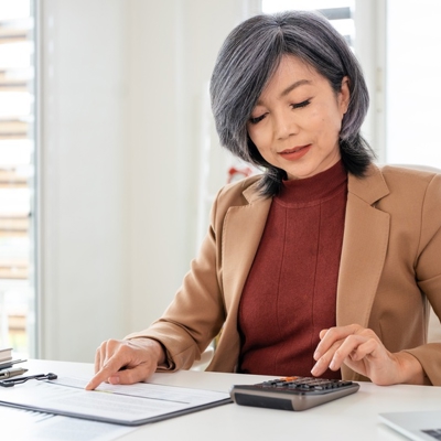 Tax accountant working on R&D expensing