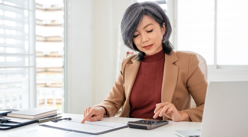 Tax accountant working on R&D expensing