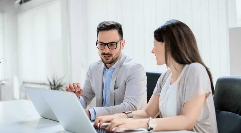 Manager meeting training associate on AI systems
